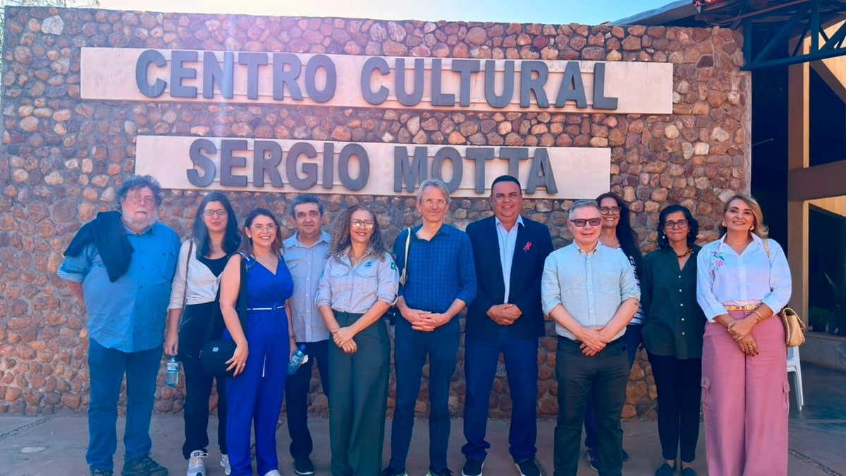 Embaixador da França visita patrimônios históricos e culturais de S. R. Nonato