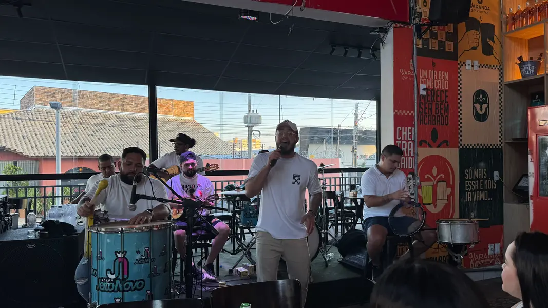 Esquenta para show de Alcione anima público com samba e pagode em Teresina