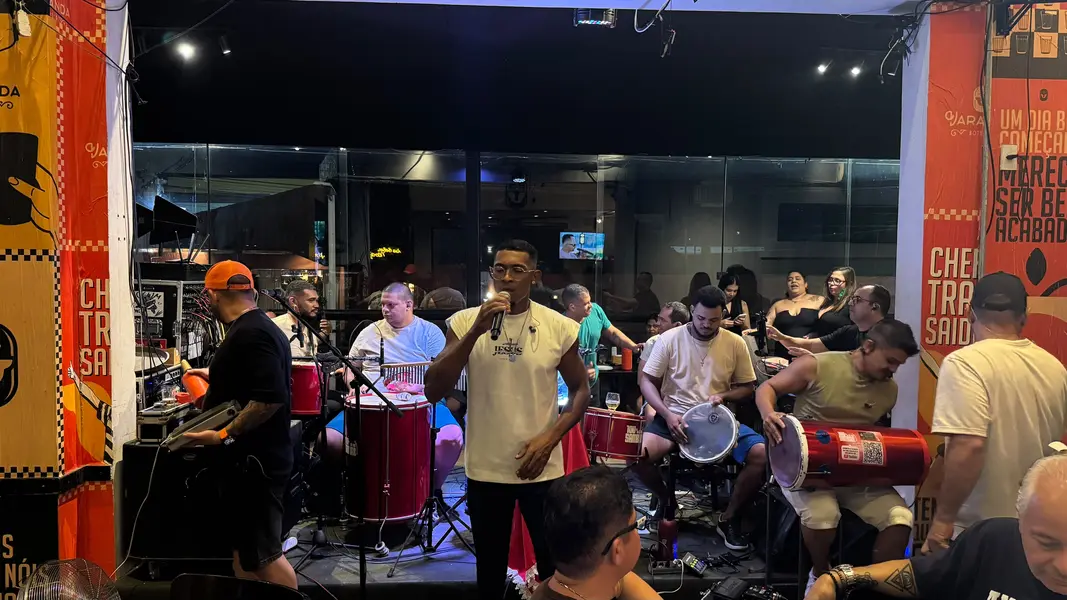 Esquenta para show de Alcione anima público com samba e pagode em Teresina