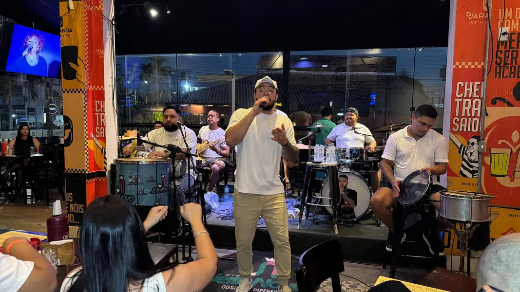 Esquenta para show de Alcione anima público com samba e pagode em Teresina