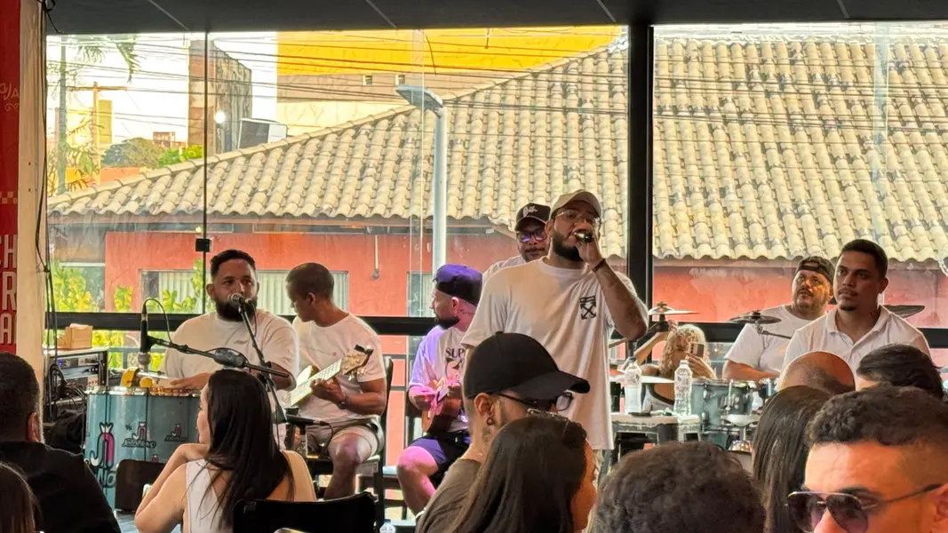Esquenta para show de Alcione anima público com samba e pagode em Teresina