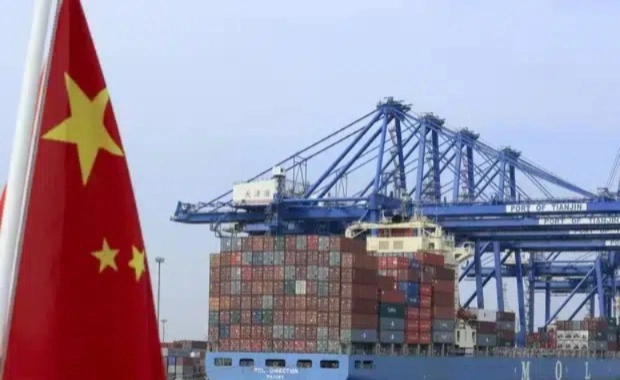 Exportações da China disparam 27% em junho impulsionadas pelo boom da IA
