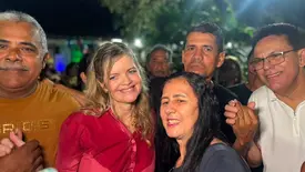 Festa organizada por amigos leva multidão a casa de Mão Santa e Adalgisa (Foto: Reprodução)