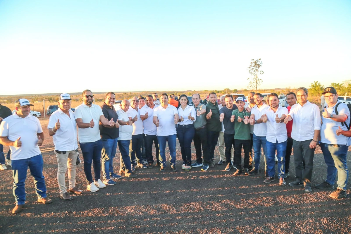 Fonteles vistoria obras de esporte, transporte e infraestrutura no sul do Piauí