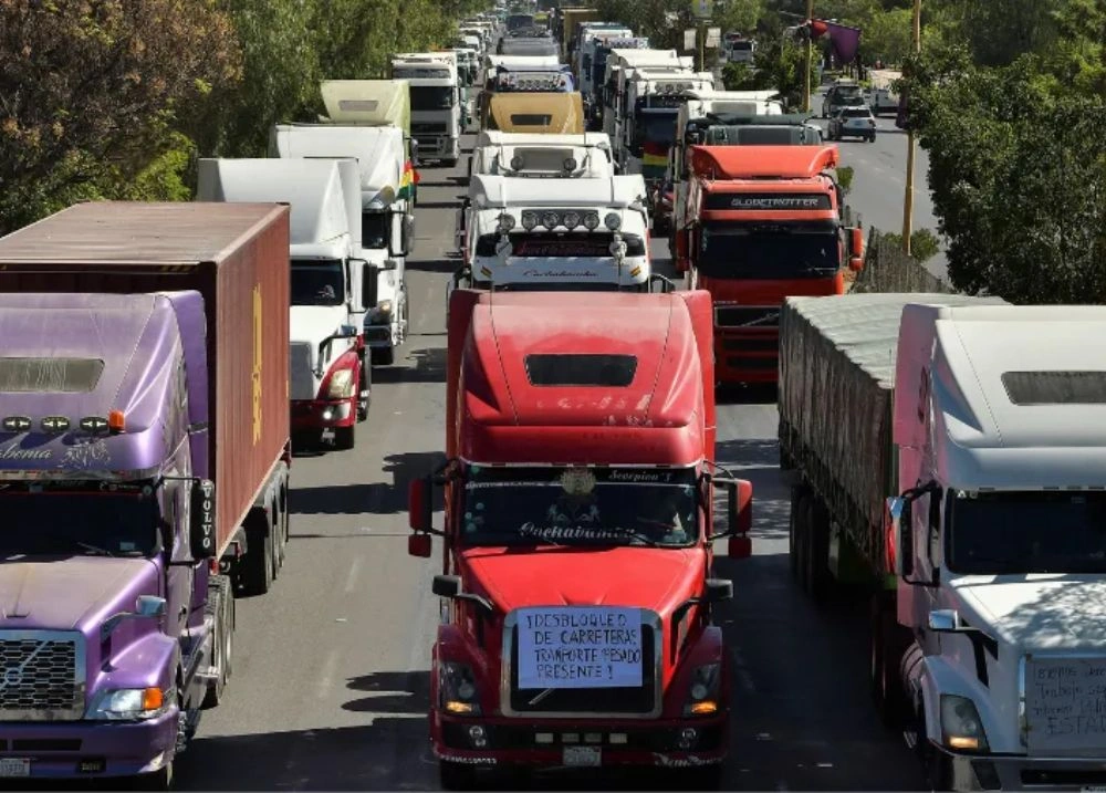 Governo aciona AGU enquanto caminhoneiros pressionam Senado pela MP do Frete