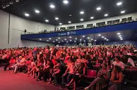 Gregório Duvivier estreia 'Céu da Língua' em Teresina e conquista o público