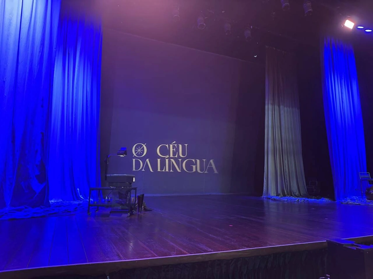 Gregório Duvivier estreia 'Céu da Língua' em Teresina e conquista o público