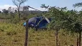 Helicóptero cai em quintal de residência na zona rural de José de Freitas (Foto: Reprodução)