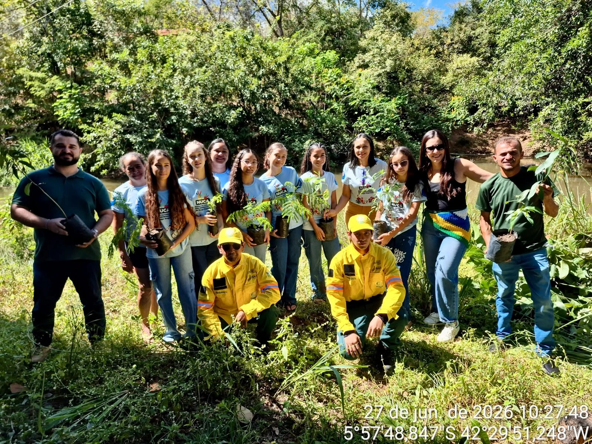 Hugo Napoleão realiza ação ambiental com jovens do NUCA no Rio Berlenga