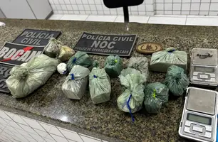 'Jamaica' e outras três pessoas são presas suspeitas de tráfico em Parnaíba (Foto: Reprodução)
