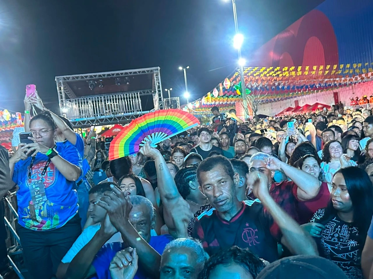 João Gomes emociona público e prefeito celebra sucesso dos Folguedos de Timon