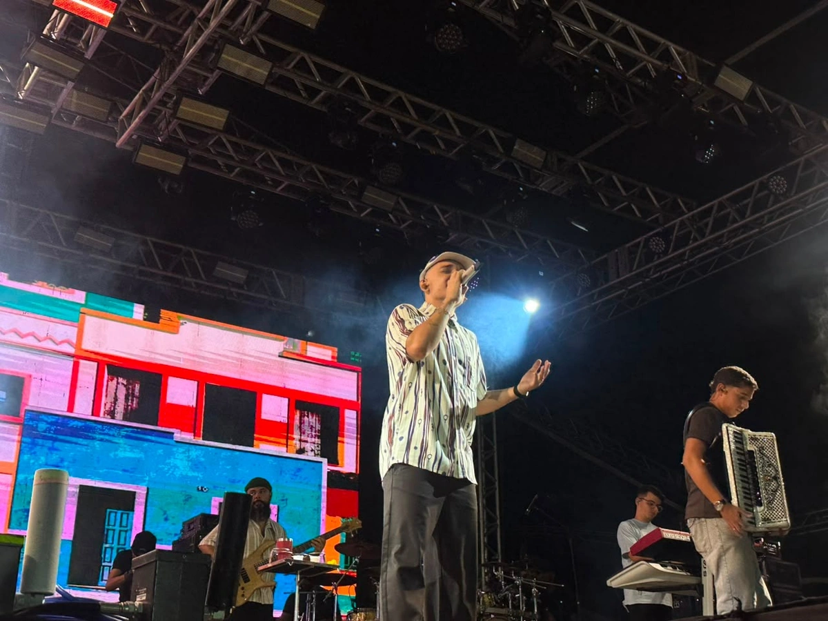 João Gomes emociona público e prefeito celebra sucesso dos Folguedos de Timon