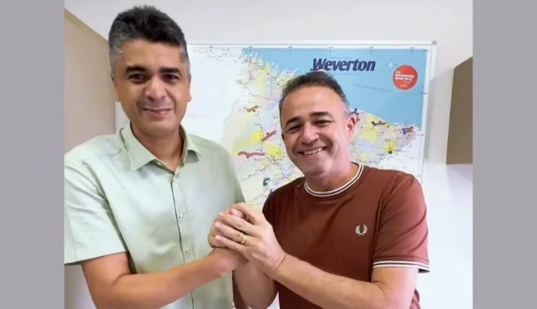 João Rodolfo (à esquerda) com Erlânio Xavier e abaixo a deputada Cláudia Coutinho