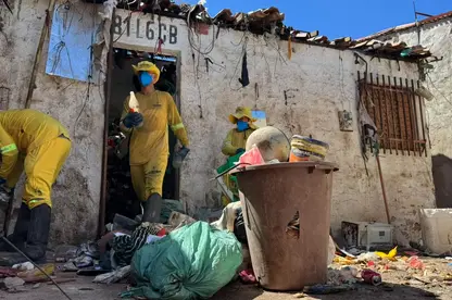Limpeza avança e fachada de casa tomada por lixo reaparece em Teresina