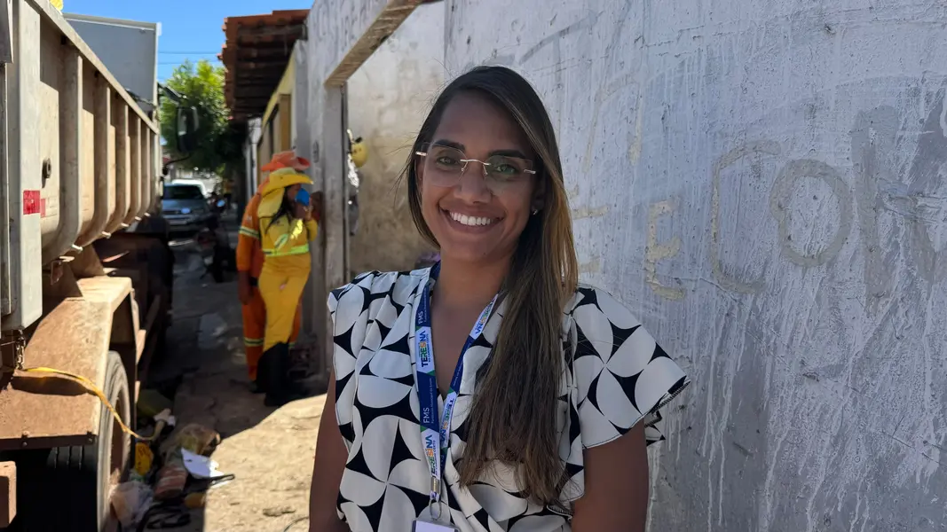 Limpeza avança e fachada de casa tomada por lixo reaparece em Teresina
