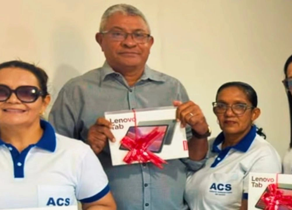Manoel Emídio entrega tablets e moderniza atendimento da Atenção Primária