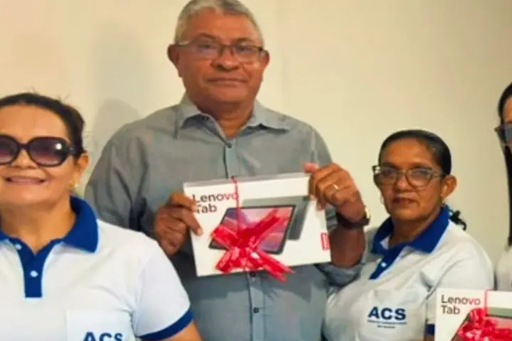 Manoel Emídio entrega tablets e moderniza atendimento da Atenção Primária