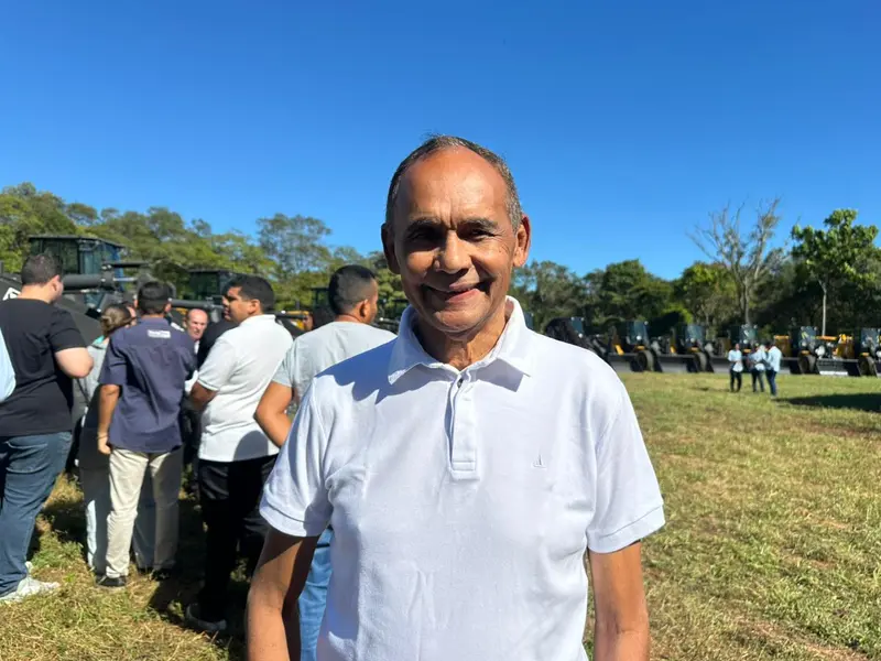 Marcelo Castro entrega pás carregadeiras para fortalecer municípios do Piauí