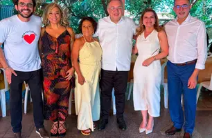 Marcus Kalume participa de confraternização após entrega de cidadanias em Floriano (Foto: Reprodução)