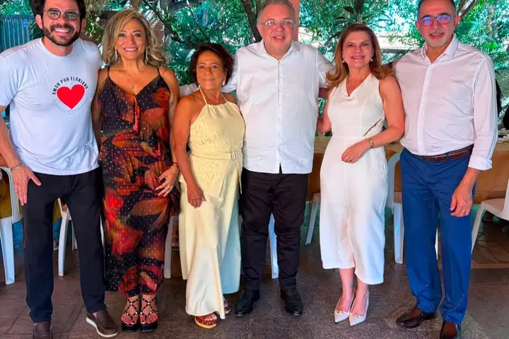 Marcus Kalume participa de confraternização após entrega de cidadanias em Floriano