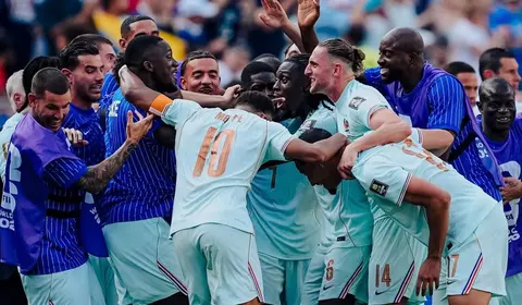 Mbappé e Dembélé marcam, França vence Marrocos e avança à semifinal da Copa