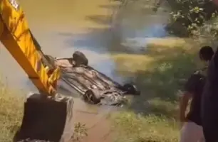 Motorista de 48 anos morre após carro sair da pista e ficar submerso em lago do PI (Foto: Reprodução)