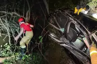 Mulher desaparece após carro capotar em manguezal no litoral do Piauí