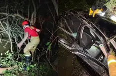 Mulher desaparece após carro capotar em manguezal no litoral do Piauí