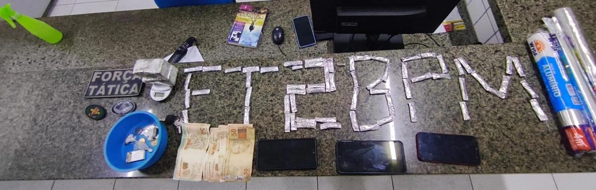 Mulher e adolescente são conduzidas com drogas dentro de residência em Ilha Grande