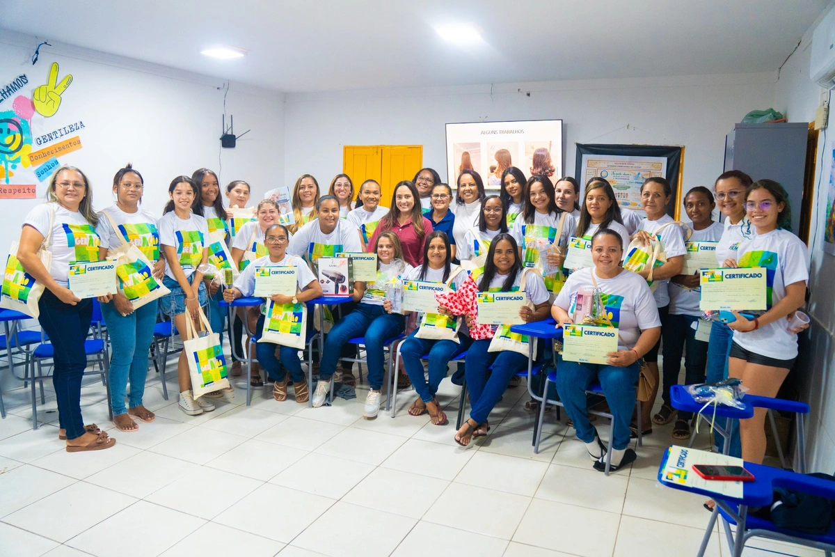 Mulheres de Colônia do Piauí concluem oficina profissionalizante em corte feminino