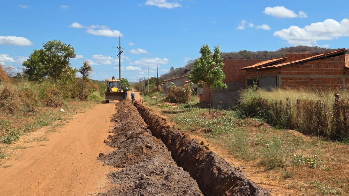 Obras de expansão da rede de água beneficiam moradores de dois bairros em Oeiras