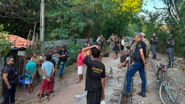 Operação da polícia na Guarita em Timon apreende menores, objetos roubados e drogas