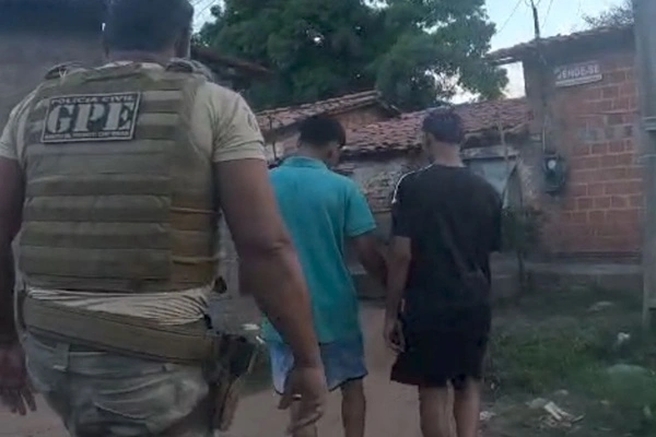 Operação da polícia na Guarita em Timon apreende menores, objetos roubados e drogas