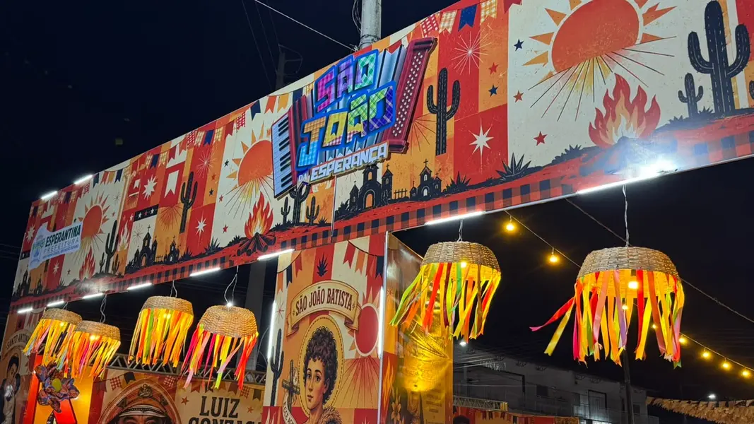 Pablo reúne multidão na abertura do São João da Esperança em Esperantina