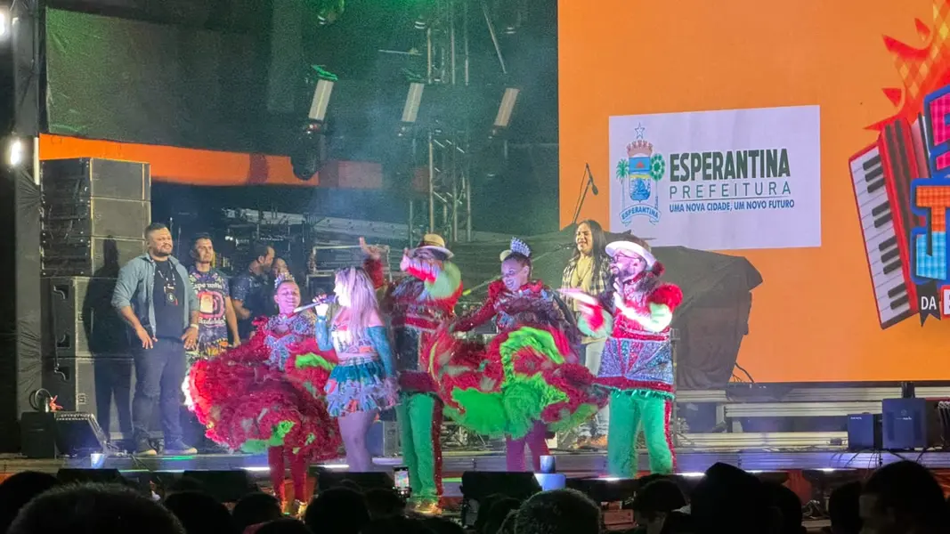 Pablo reúne multidão na abertura do São João da Esperança em Esperantina