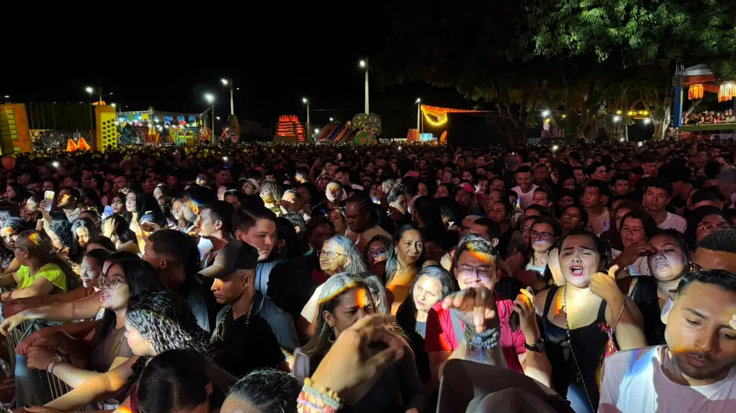 Pablo reúne multidão na abertura do São João da Esperança em Esperantina