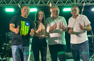 Parceria entre Evaldo Gomes e Fonteles garantem novo estádio de futebol à Caraúbas (Foto: Assessoria)