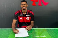 Piauiense de apenas 16 anos assina contrato com o time profissional do Flamengo-RJ