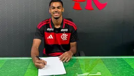 Piauiense de apenas 16 anos assina contrato com o time profissional do Flamengo-RJ (Foto: Reprodução/Instagram)