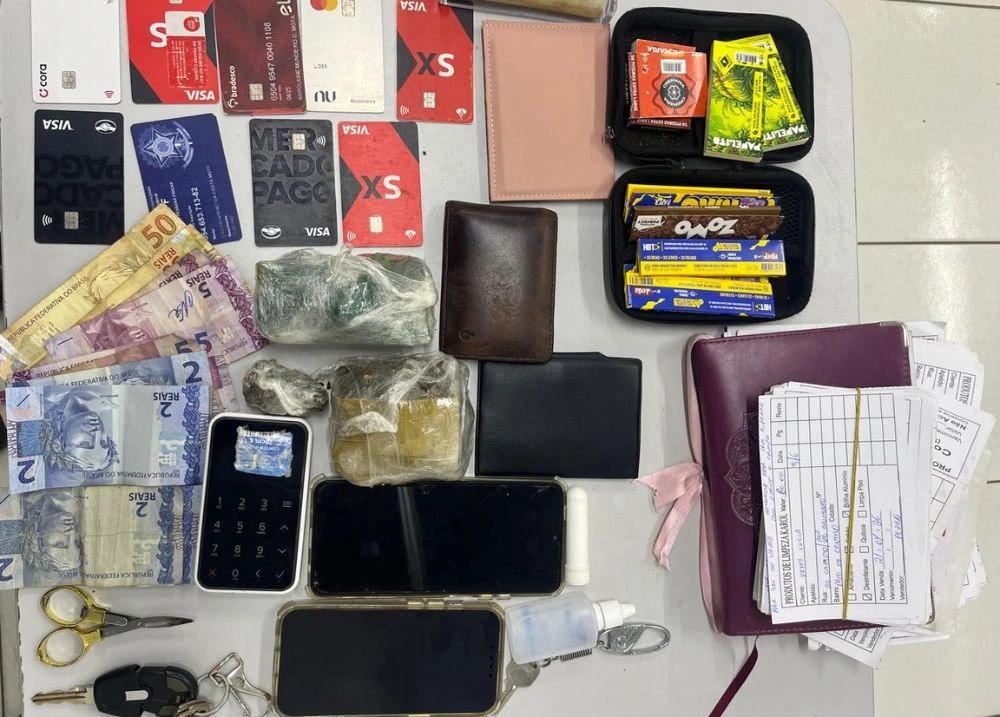Polícia prende dois homens com drogas  durante abordagem em Parnarama