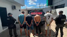Quatro homens são presos com arma, drogas e munições na zona Norte de Teresina (Foto: Divulgação/PMPI)