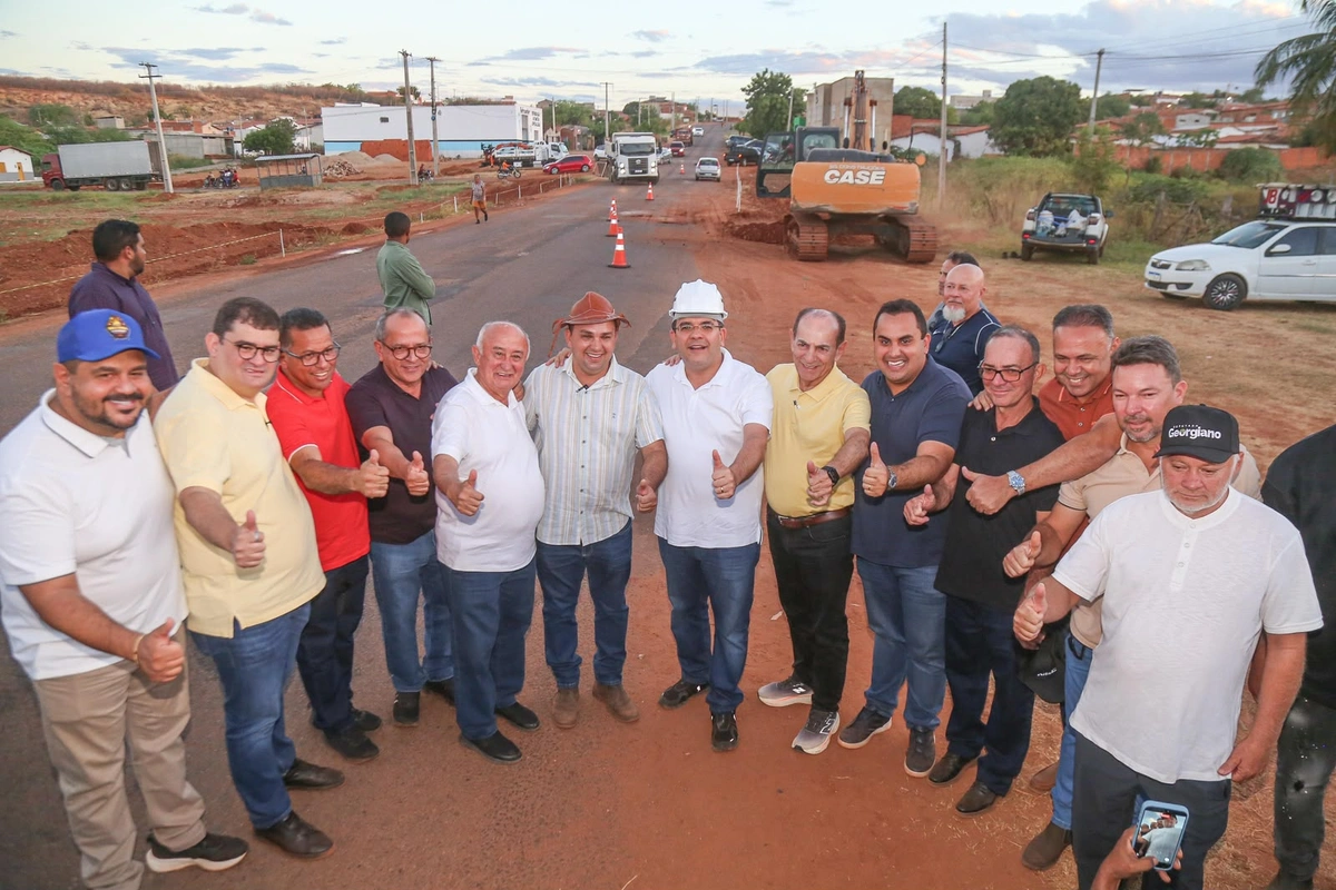 Rafael Fonteles vistoria obras e participa da ExpoSimplício no Sul do Piauí