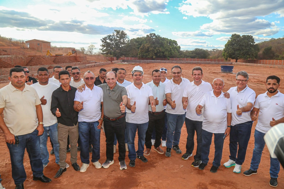 Rafael Fonteles vistoria obras em Caracol e Guaribas durante agenda no Sul