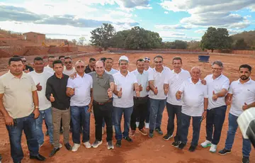 Rafael Fonteles vistoria obras em Caracol e Guaribas durante agenda no Sul