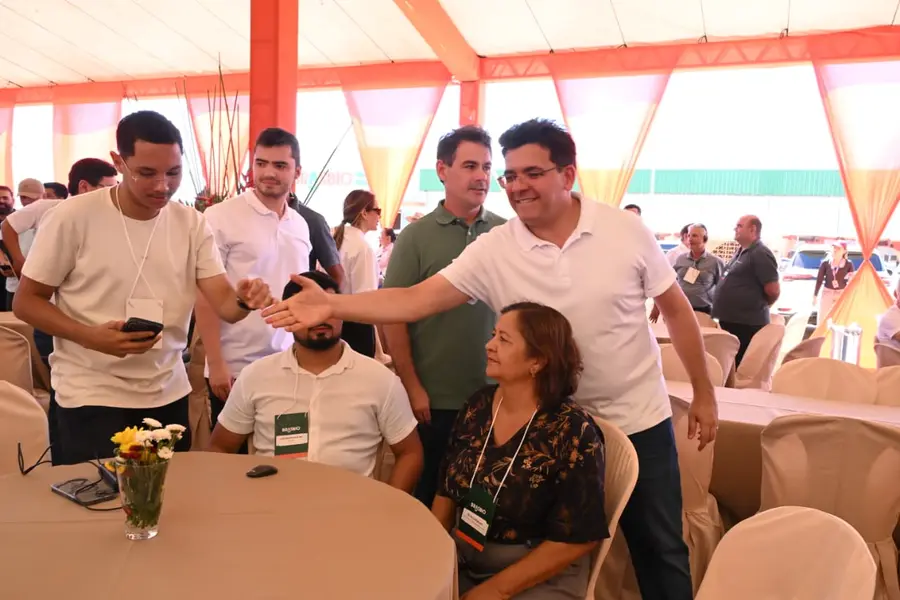 Rafael visita primeira indústria de etanol de milho do Piauí em Uruçuí