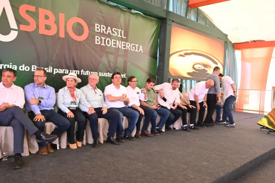 Rafael visita primeira indústria de etanol de milho do Piauí em Uruçuí