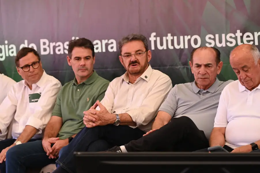 Rafael visita primeira indústria de etanol de milho do Piauí em Uruçuí