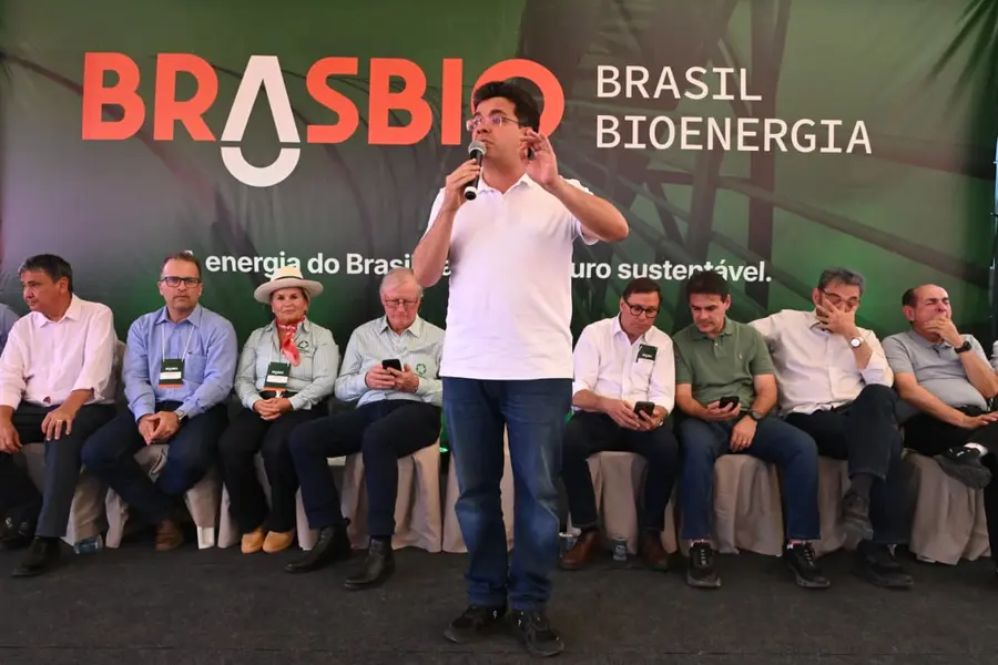 Rafael visita primeira indústria de etanol de milho do Piauí em Uruçuí