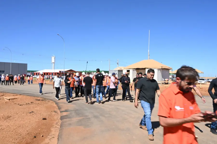 Rafael visita primeira indústria de etanol de milho do Piauí em Uruçuí