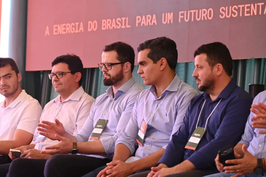 Rafael visita primeira indústria de etanol de milho do Piauí em Uruçuí